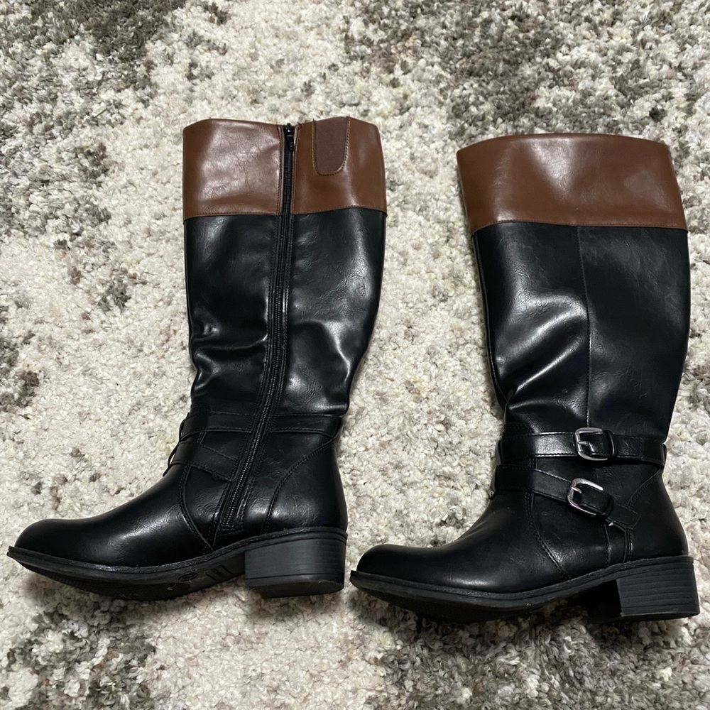 Womens boots size 7